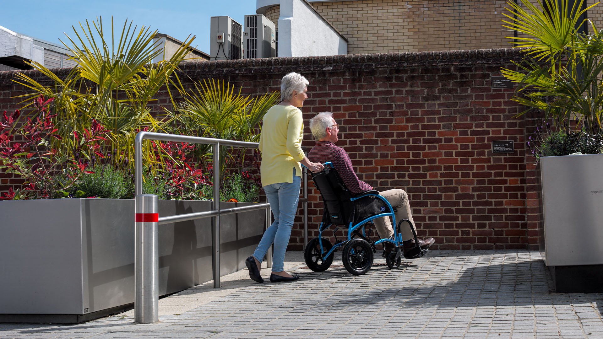 Strongback – Attendant Controlled